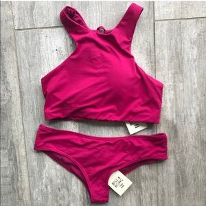NWT Billabong SS Bikini Top